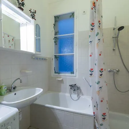 A Spacious And Quiet With Two Bedrooms Budapest