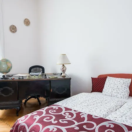 A Spacious And Quiet With Two Bedrooms Lejlighed *