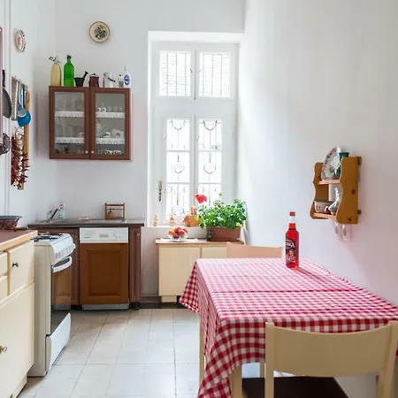 Lejlighed A Spacious And Quiet With Two Bedrooms Budapest